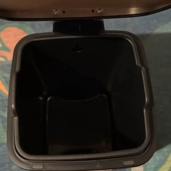 Matte Black Step Trash Can - Compact Rectangular Pedal Bin 4L- 1gal capacity - Picture 4 of 4